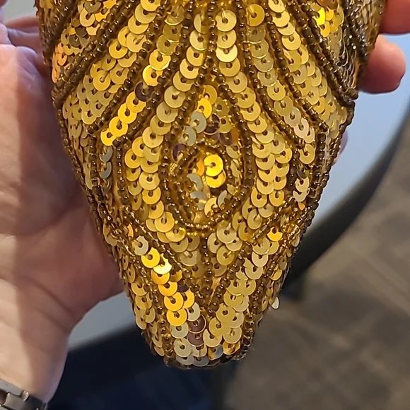 Gorgeous Cabarros gold sequin pumps with approximately 2" satin heels. Size 9.5B - Picture 8 of 9